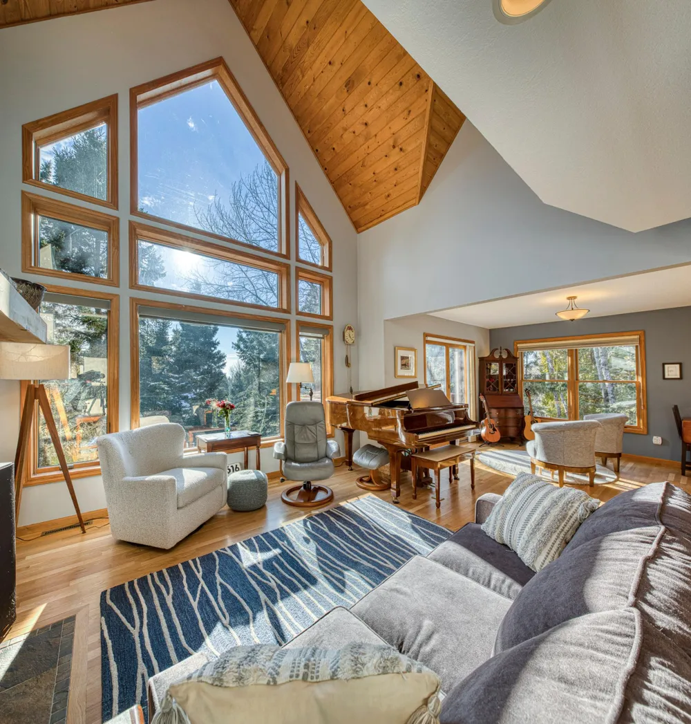 2472 Cliff View Circle Two Harbors, MN 55616