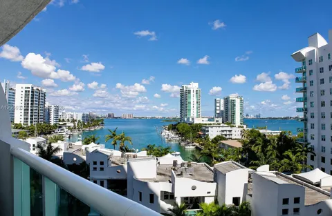 7900 Harbor Island Dr #705
