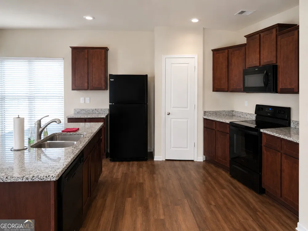 10855 Wheeler TRCE Hampton, GA 30228