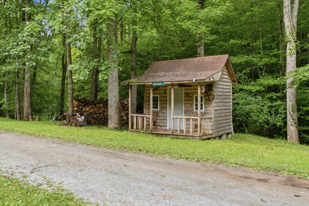 2 Dog Hollow Road Reliance, TN 37369