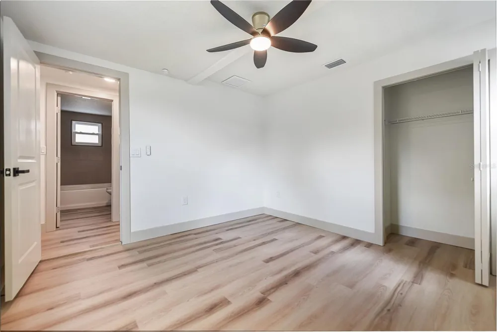 7851 40TH AVE St Petersburg, FL 33709