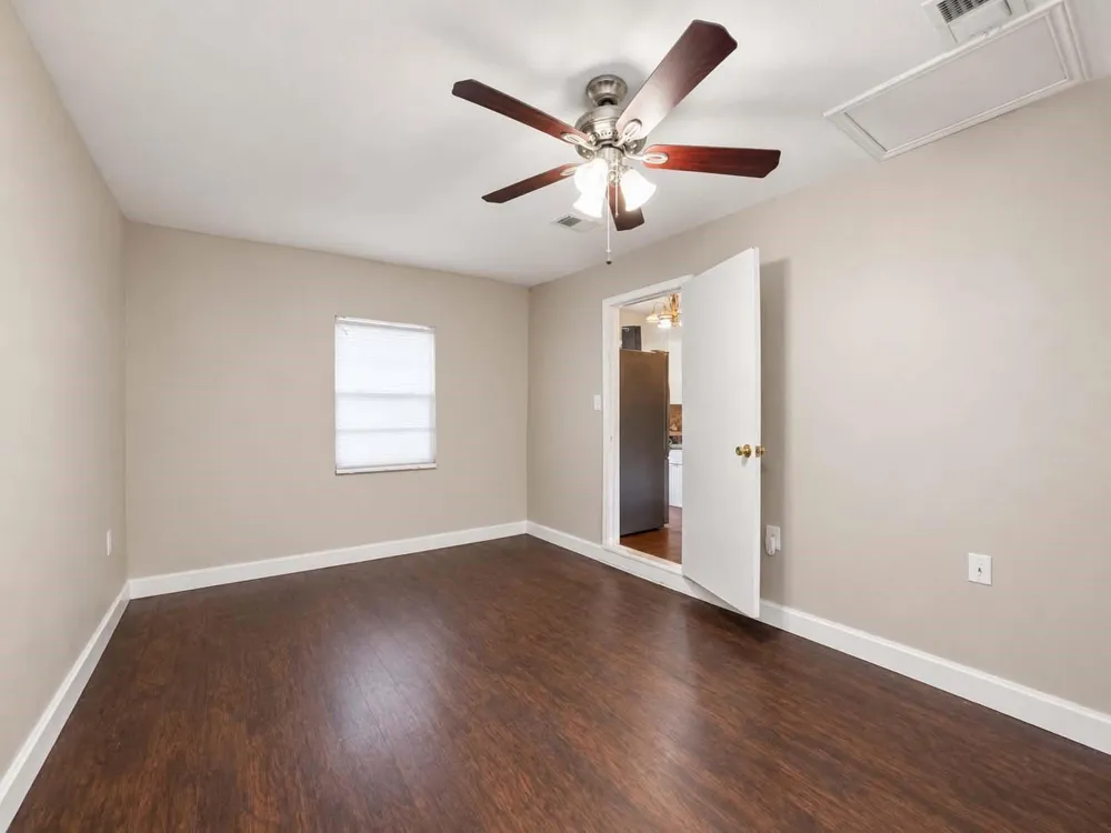 206 Cedar Drive Hitchcock, TX 77563