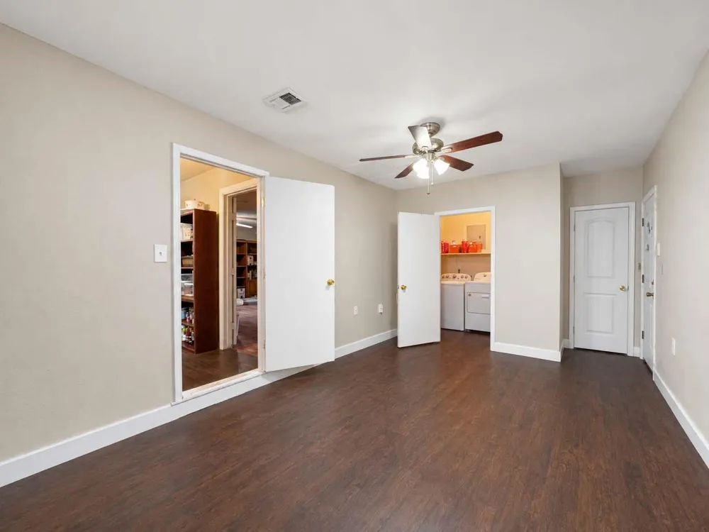 206 Cedar Drive Hitchcock, TX 77563