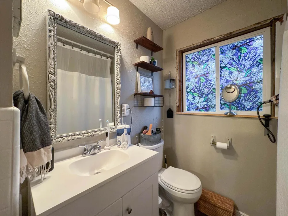 206 Cedar Drive Hitchcock, TX 77563