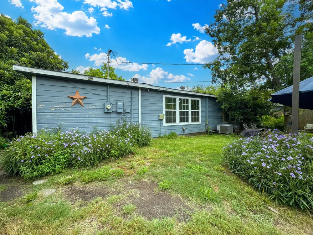 206 Cedar Drive Hitchcock, TX 77563