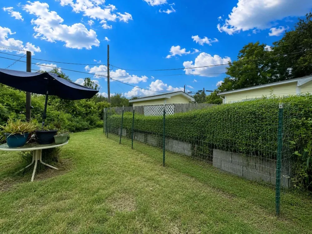 206 Cedar Drive Hitchcock, TX 77563