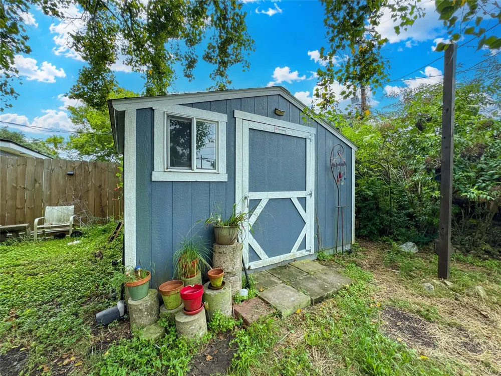 206 Cedar Drive Hitchcock, TX 77563