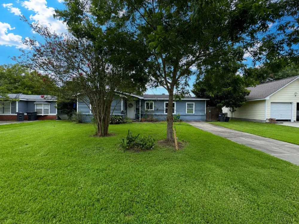206 Cedar Drive Hitchcock, TX 77563