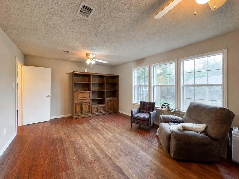 206 Cedar Drive Hitchcock, TX 77563
