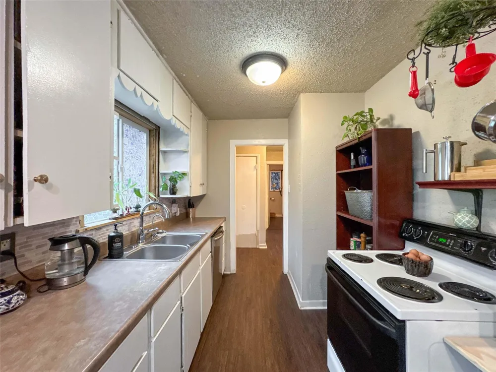 206 Cedar Drive Hitchcock, TX 77563