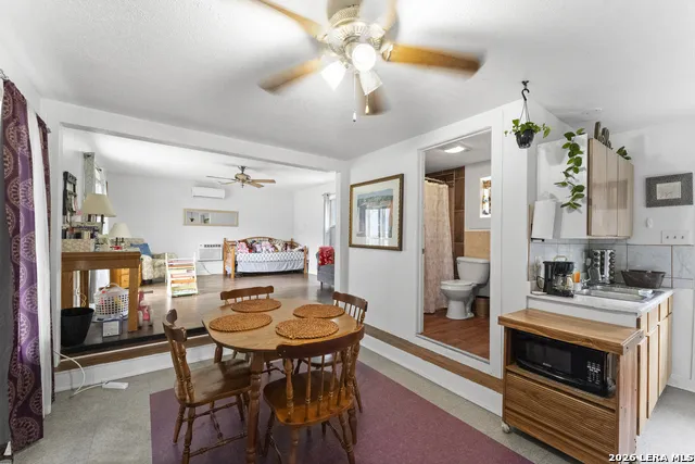 1871 STATE HIGHWAY 132 N Natalia, TX 78059