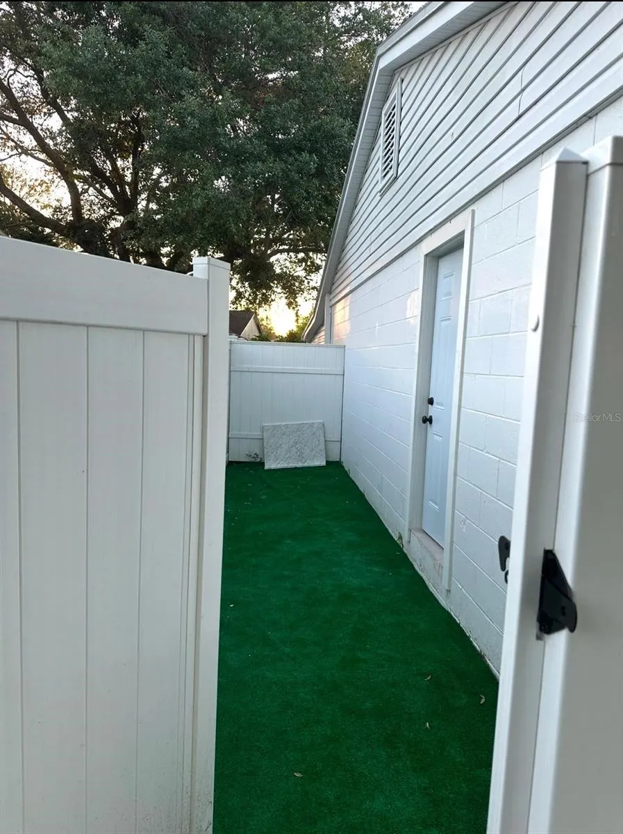 16004 SADDLE CREEK DRIVE Tampa, FL 33618