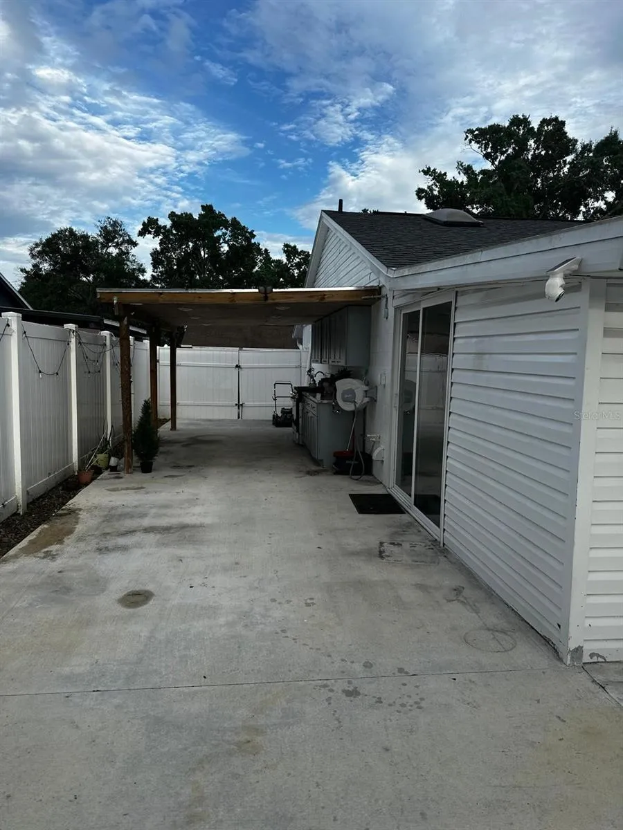 16004 SADDLE CREEK DRIVE Tampa, FL 33618