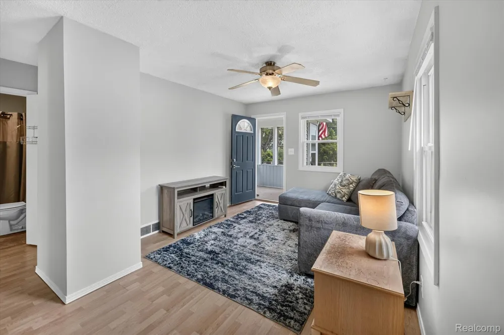 3419 Gypsy Lane Leoni Township, MI 49202
