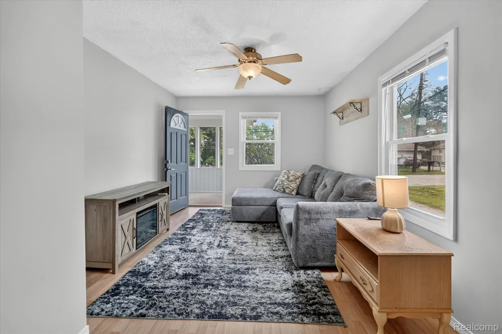 3419 Gypsy Lane Leoni Township, MI 49202