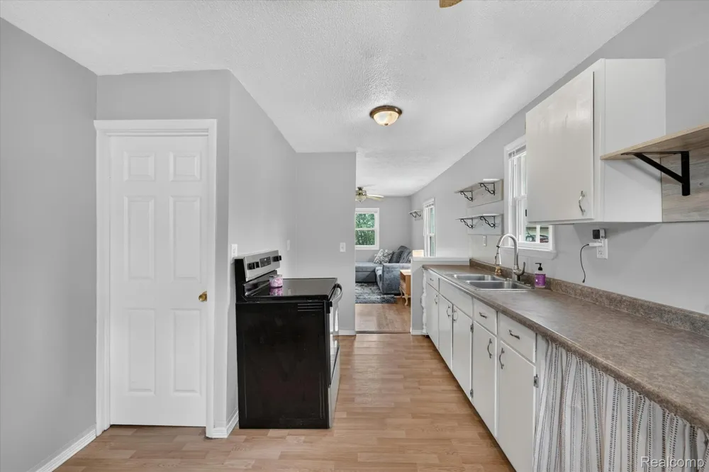 3419 Gypsy Lane Leoni Township, MI 49202