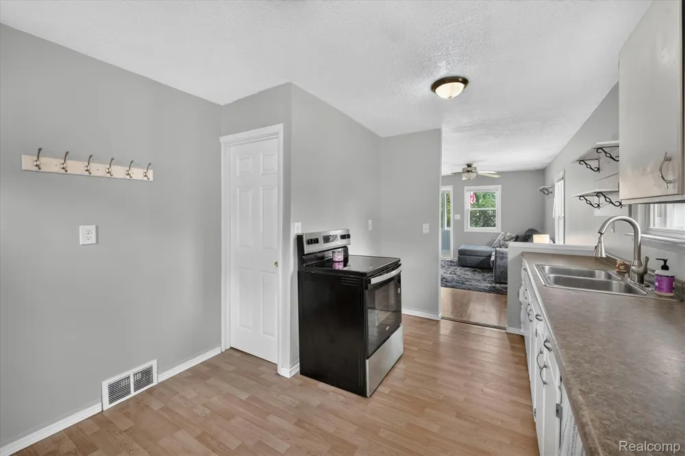 3419 Gypsy Lane Leoni Township, MI 49202