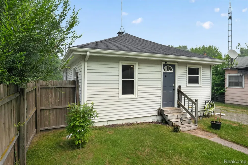 3419 Gypsy Lane Leoni Township, MI 49202