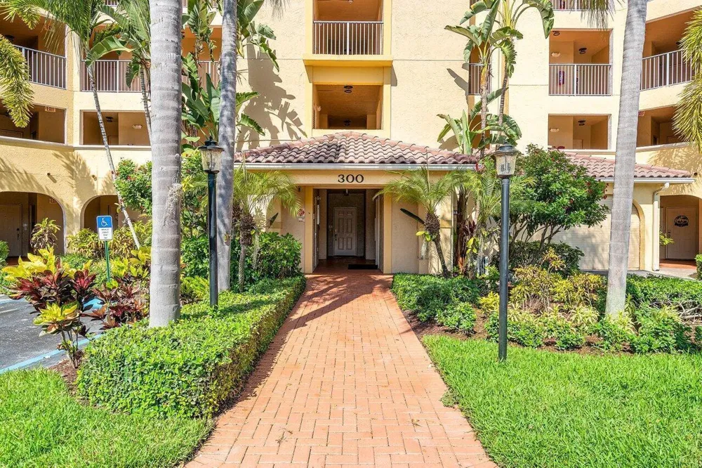 300 Uno Lago Drive #304 Juno Beach, FL 33408