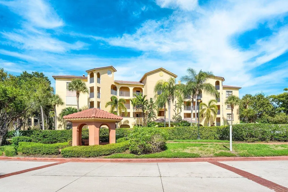 300 Uno Lago Drive #304 Juno Beach, FL 33408