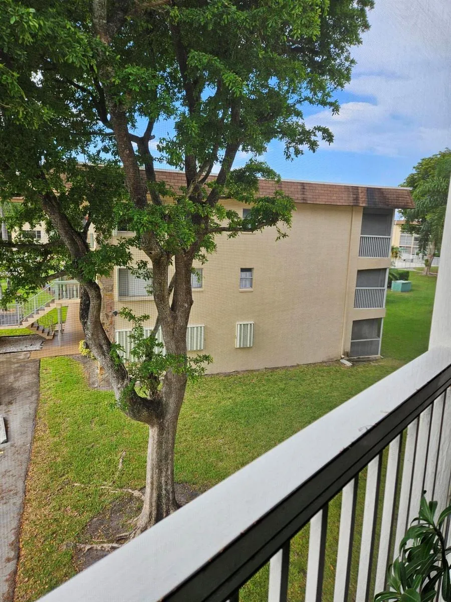 300 Village Green Circle S #302 Palm Springs, FL 33461