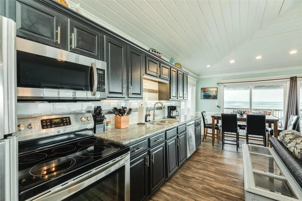 215 Spoonbill Place Surfside Beach, TX 77541