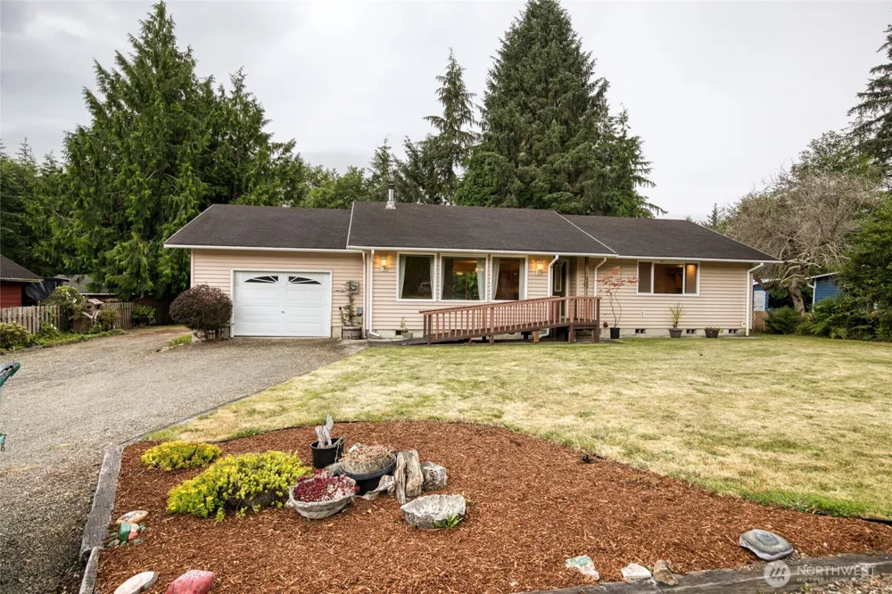 685 Copalis Beach Road Copalis Beach, WA 98535