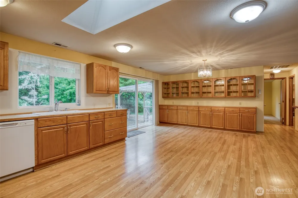 685 Copalis Beach Road Copalis Beach, WA 98535