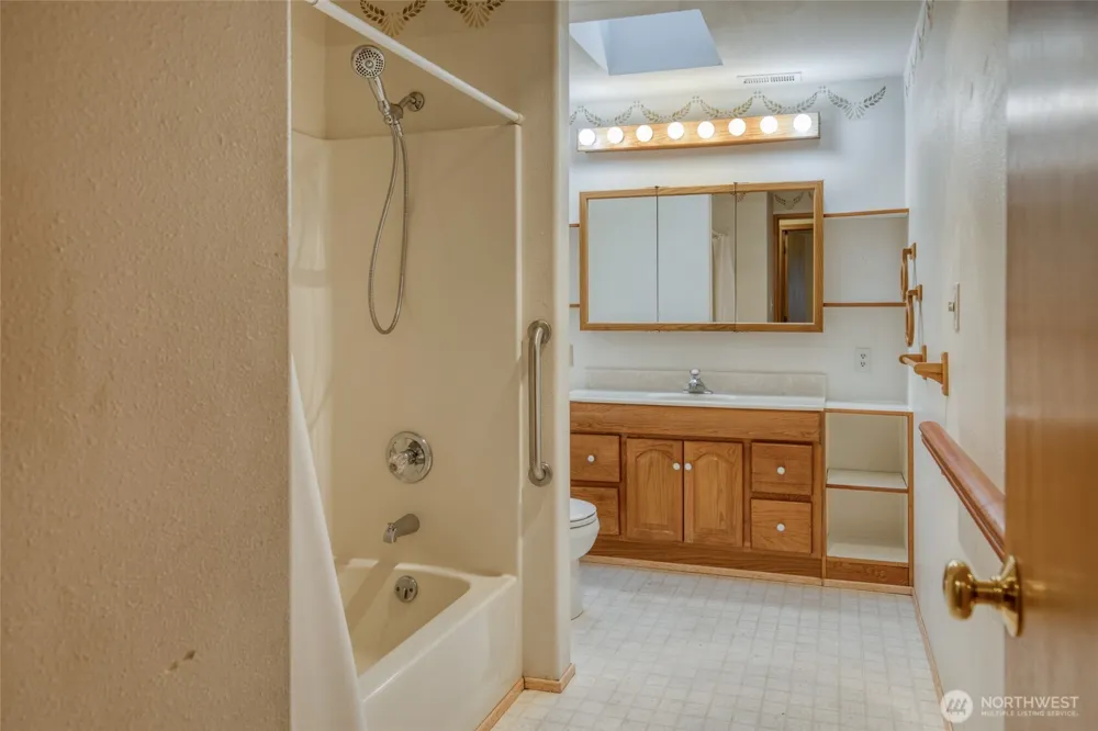 685 Copalis Beach Road Copalis Beach, WA 98535
