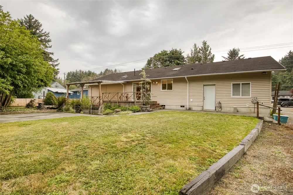 685 Copalis Beach Road Copalis Beach, WA 98535