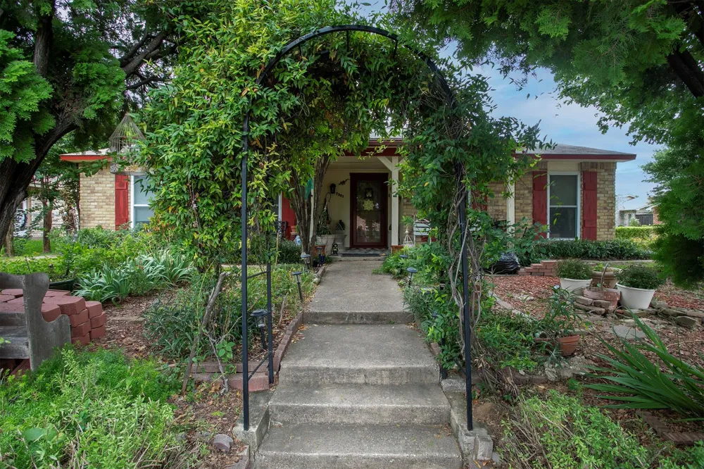 7301 Cave Drive Dallas, TX 75249