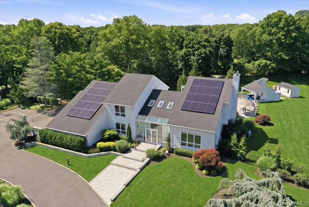 5 Meadow Gate W Head Of The Harbor, NY 11780