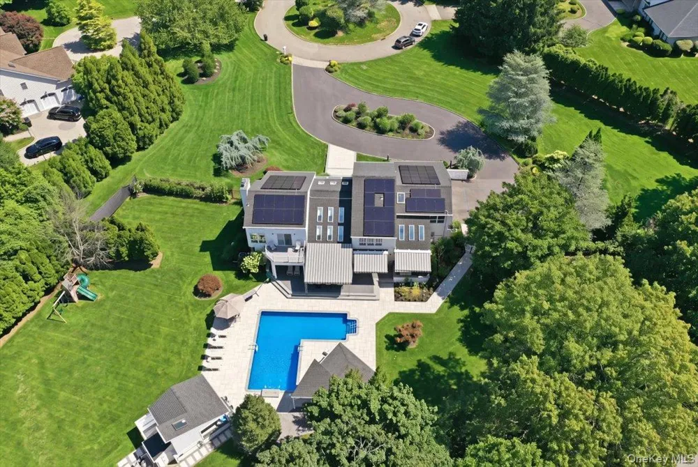 5 Meadow Gate W Head Of The Harbor, NY 11780