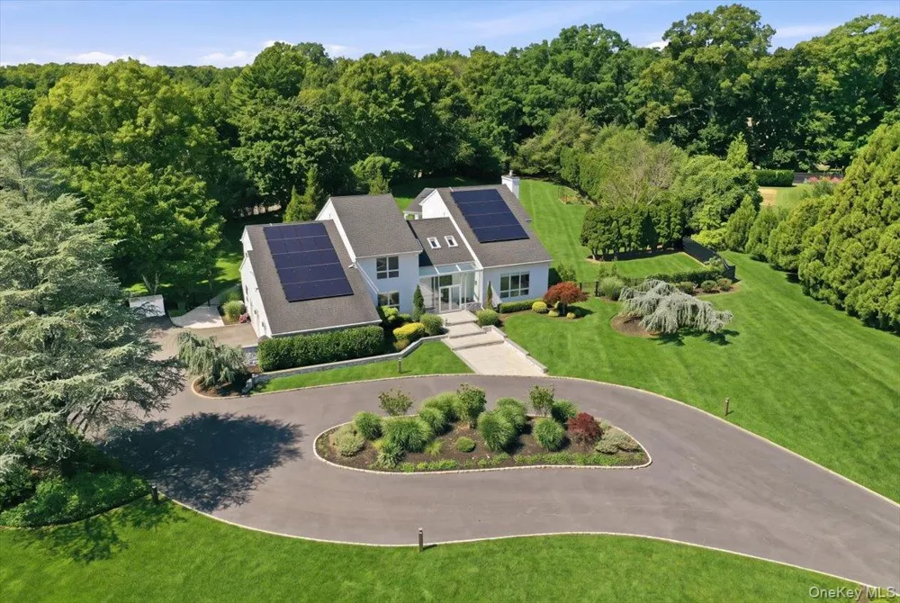 5 Meadow Gate W Head Of The Harbor, NY 11780