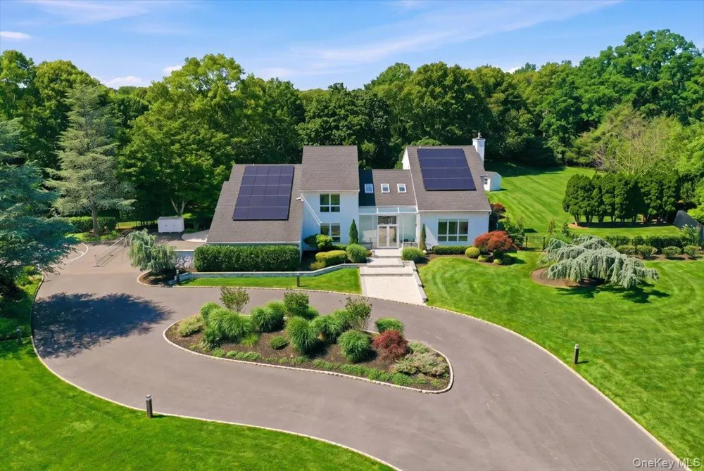5 Meadow Gate W Head Of The Harbor, NY 11780