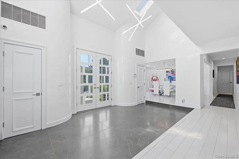 5 Meadow Gate W Head Of The Harbor, NY 11780