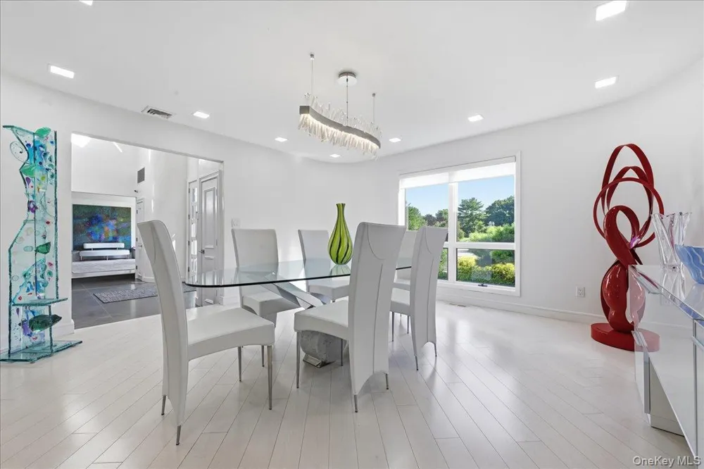 5 Meadow Gate W Head Of The Harbor, NY 11780