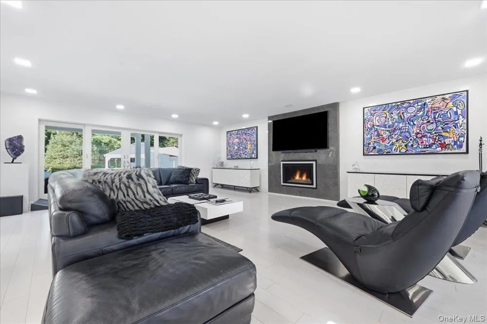 5 Meadow Gate W Head Of The Harbor, NY 11780