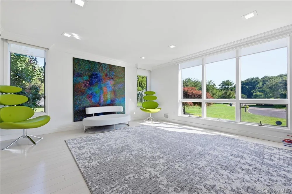 5 Meadow Gate W Head Of The Harbor, NY 11780