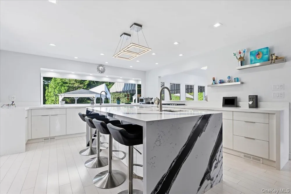 5 Meadow Gate W Head Of The Harbor, NY 11780
