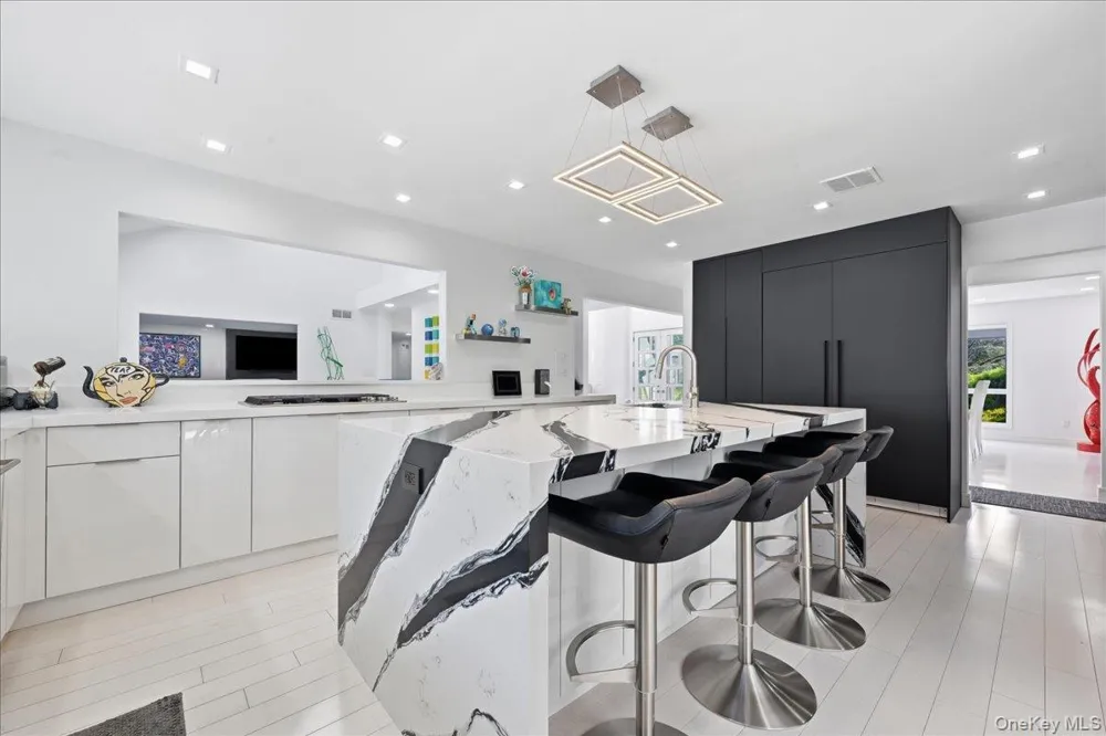 5 Meadow Gate W Head Of The Harbor, NY 11780