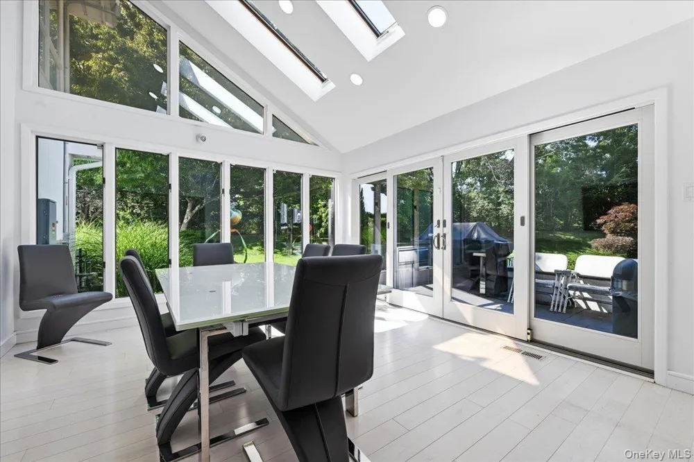 5 Meadow Gate W Head Of The Harbor, NY 11780