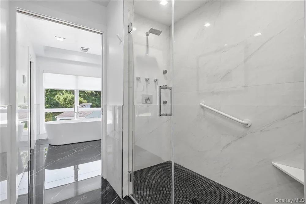 5 Meadow Gate W Head Of The Harbor, NY 11780