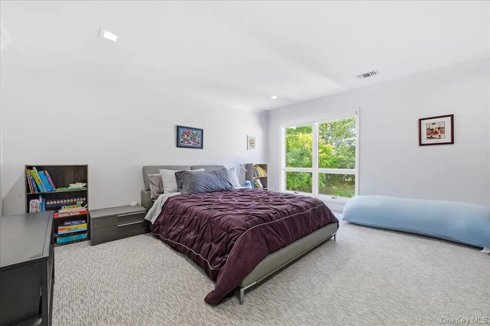 5 Meadow Gate W Head Of The Harbor, NY 11780