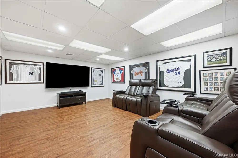 5 Meadow Gate W Head Of The Harbor, NY 11780