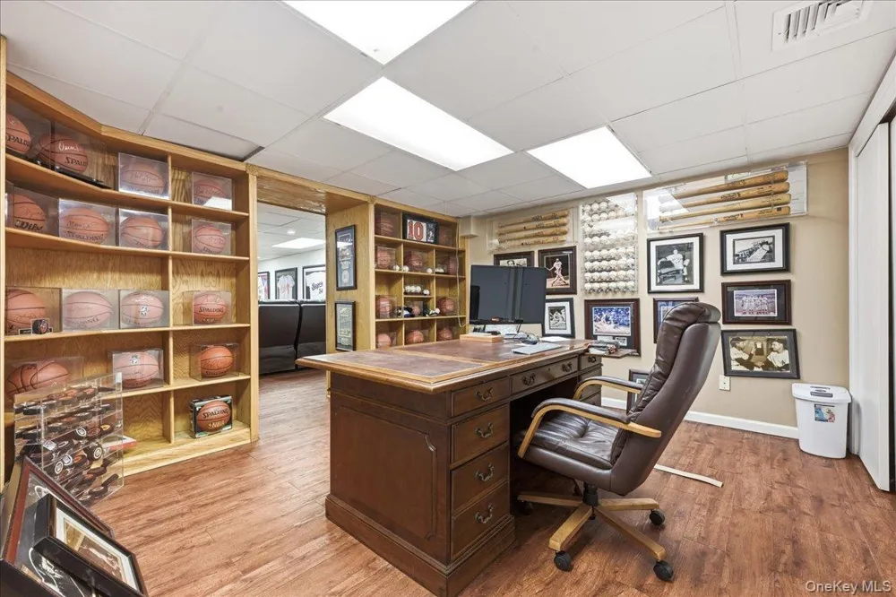 5 Meadow Gate W Head Of The Harbor, NY 11780