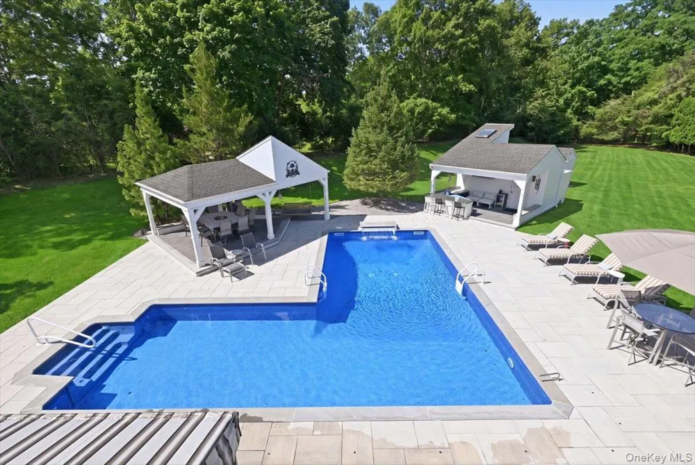 5 Meadow Gate W Head Of The Harbor, NY 11780