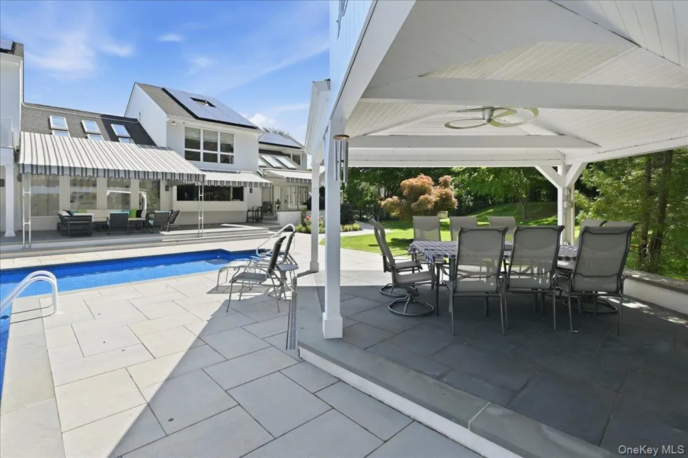 5 Meadow Gate W Head Of The Harbor, NY 11780