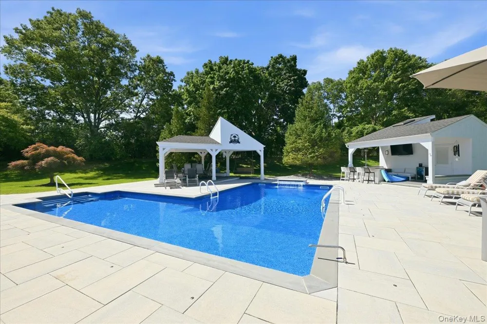 5 Meadow Gate W Head Of The Harbor, NY 11780