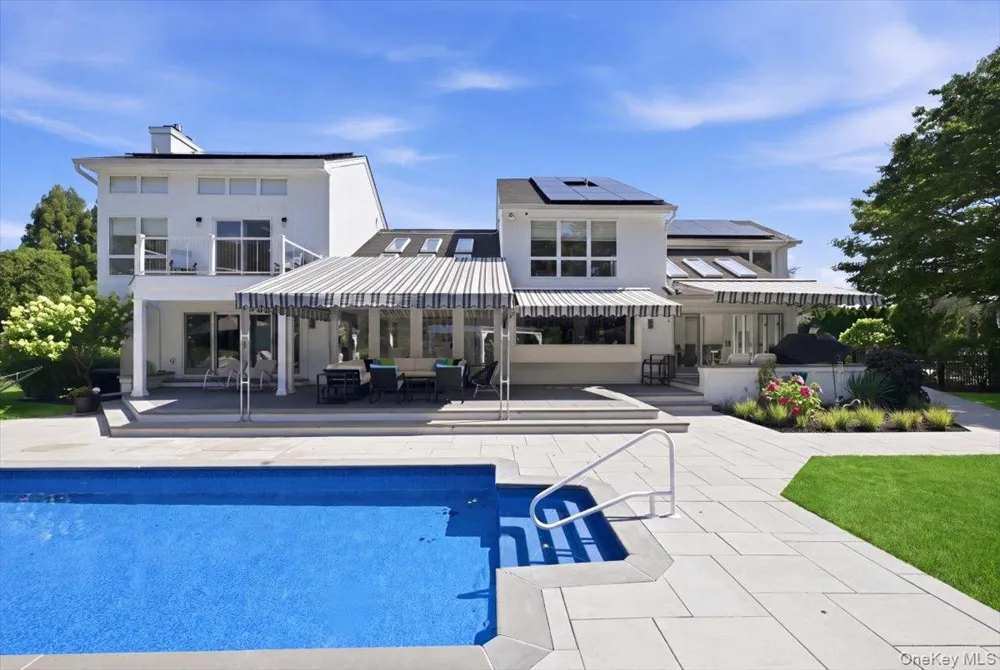 5 Meadow Gate W Head Of The Harbor, NY 11780